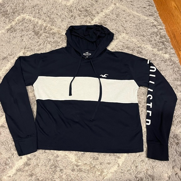 Teens - Hollister Top -MINT condition! Worn 1x Perfect for teens in school:) - Picture 6 of 10